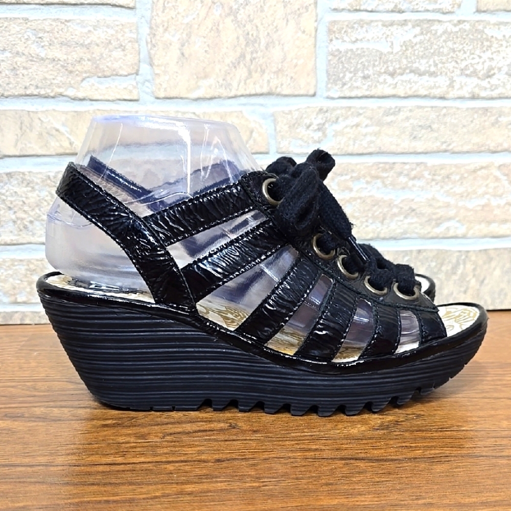 FLY LONDON YITO PATENT LEATHER Lace-up Wedge
